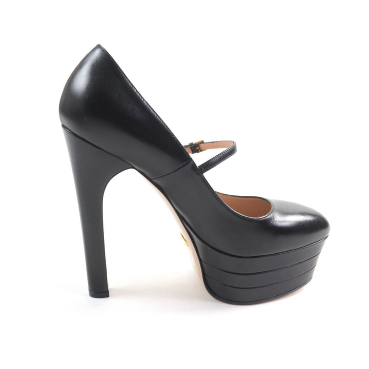 Pristine GUCCI pumps Belt design, almond toe, thick sole black leather Women