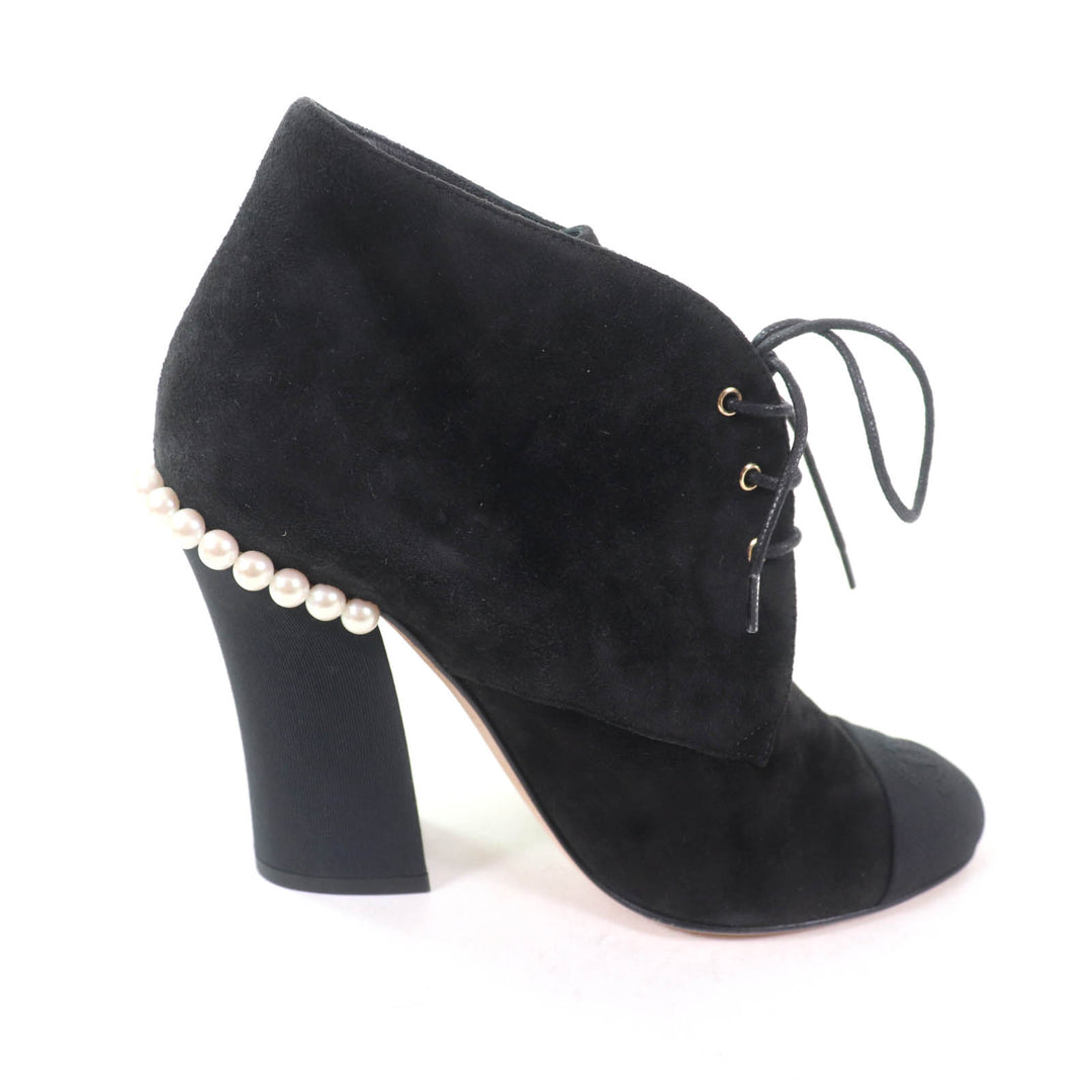 Excellent CHANEL Ankle boots COCO Mark black Suede leather Women 35.5 G33443