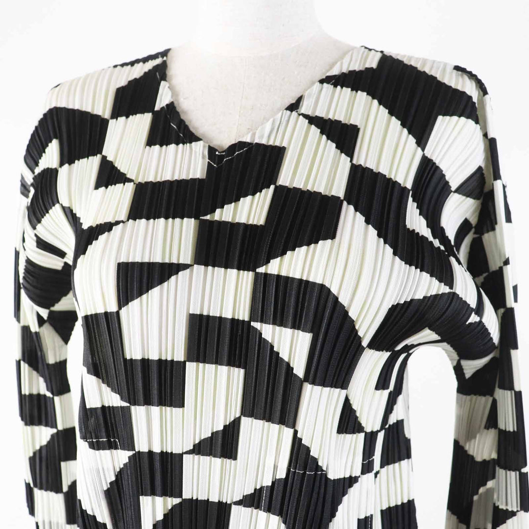 Excellent PLEATS PLEASE Tunic All-over print V-neck Black White Light Green 3