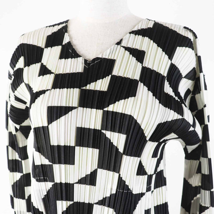 Excellent PLEATS PLEASE Tunic All-over print V-neck Black White Light Green 3