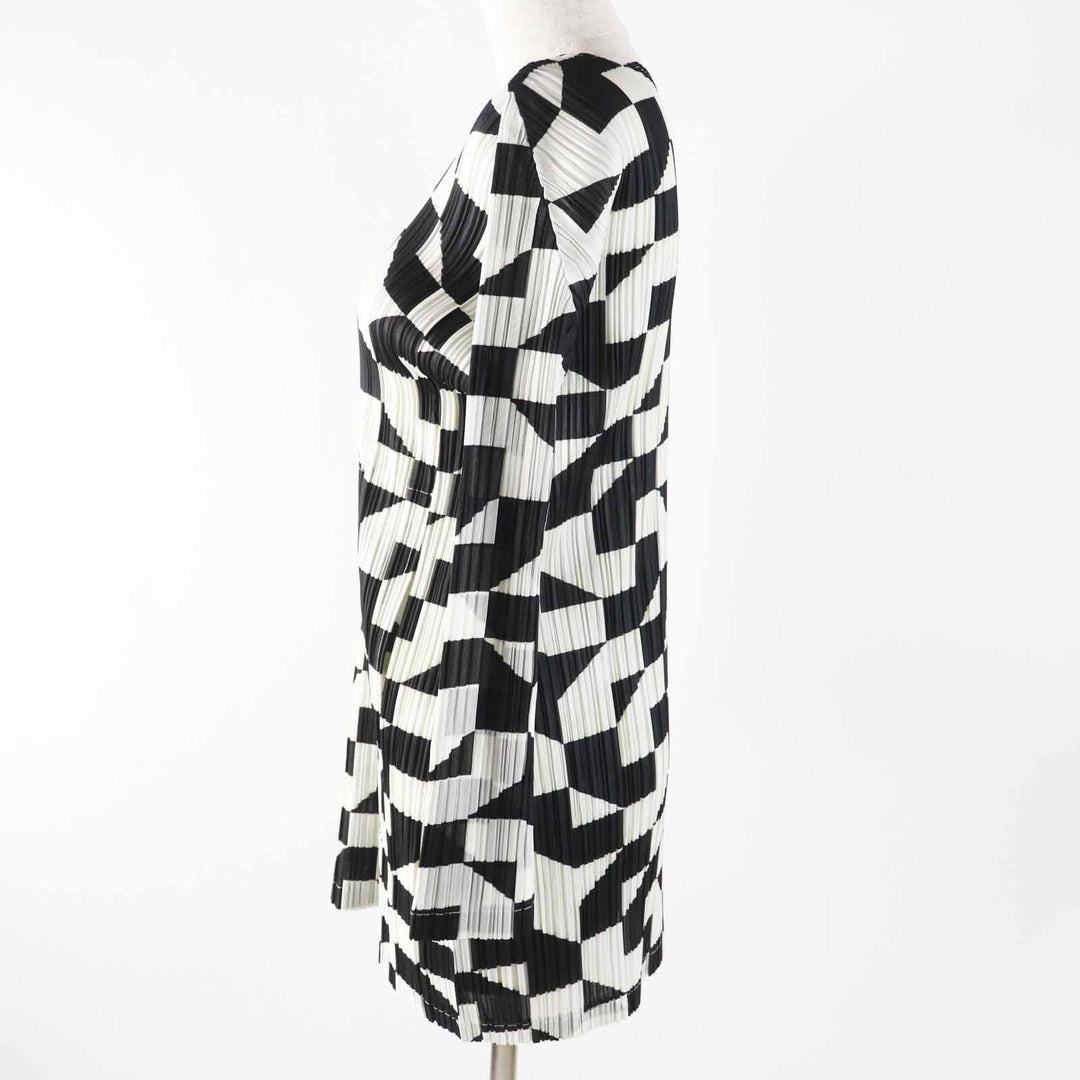 Excellent PLEATS PLEASE Tunic All-over print V-neck Black White Light Green 3