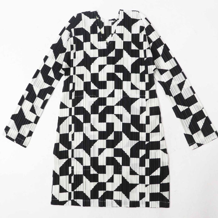 Excellent PLEATS PLEASE Tunic All-over print V-neck Black White Light Green 3