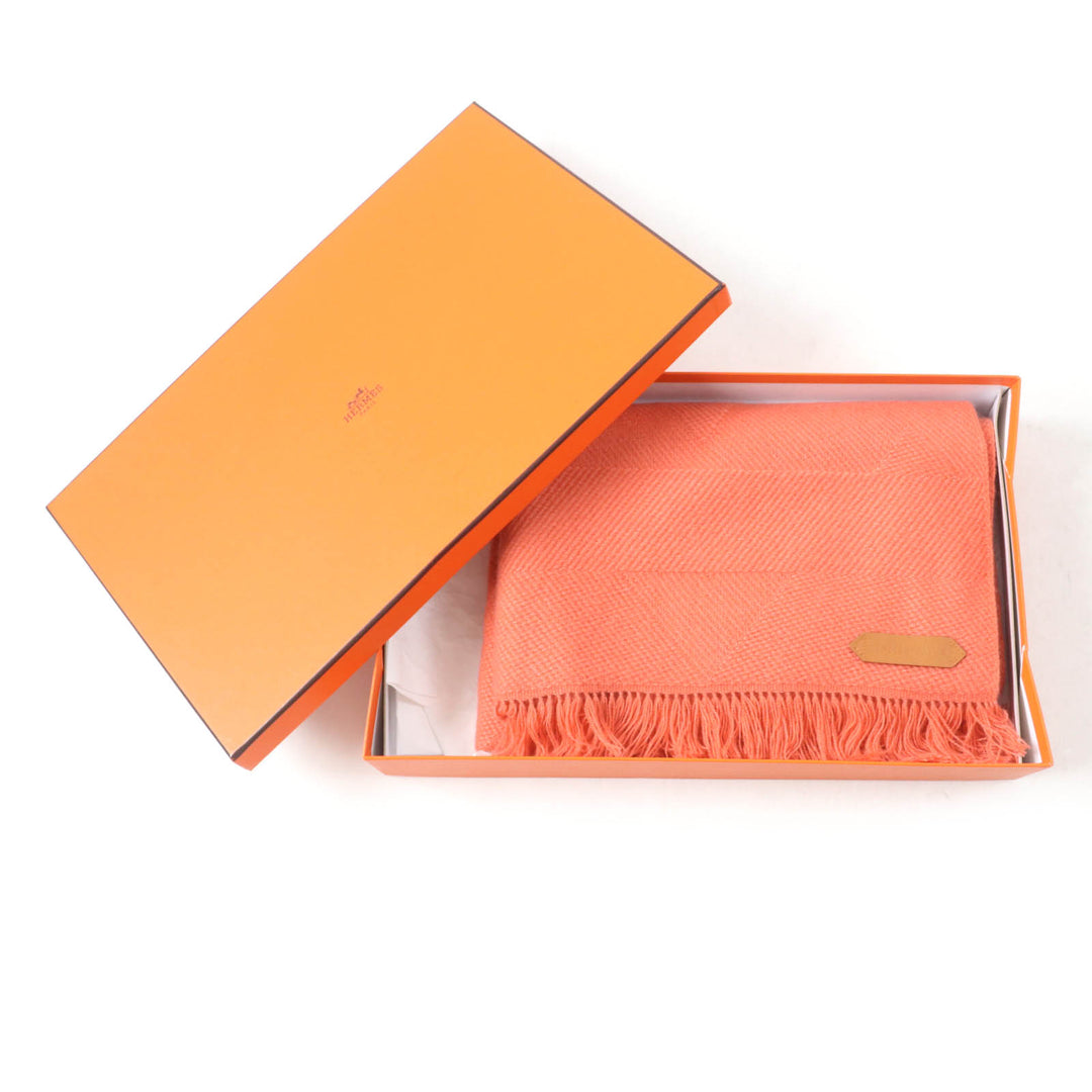 Pristine HERMES Scarf Grand Chevron Leather logo patch and fringe scarf cashmere