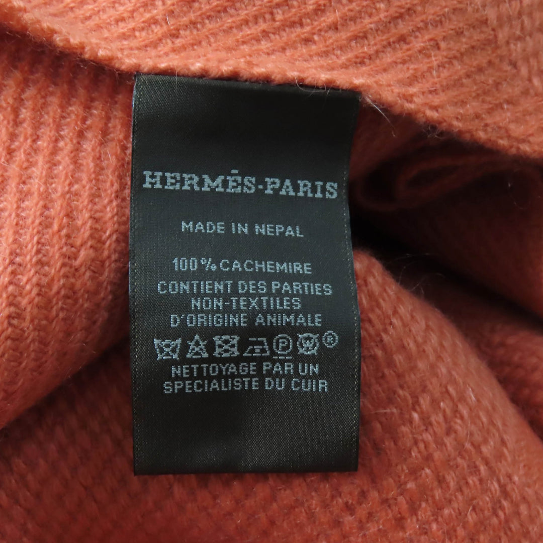 Pristine HERMES Scarf Grand Chevron Leather logo patch and fringe scarf cashmere