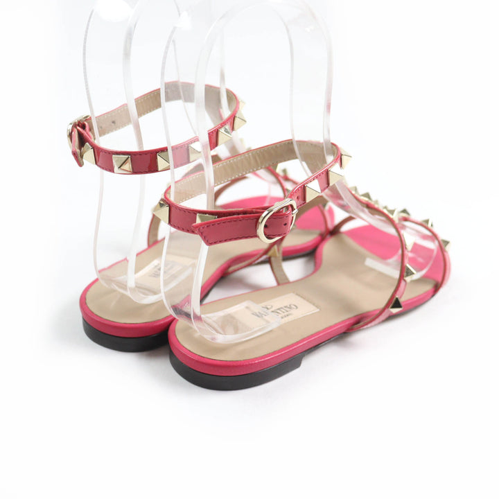 Excellent Valentino Garavani Sandals Rockstud ankle strap patent leather pink