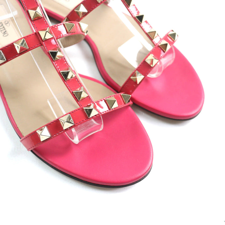 Excellent Valentino Garavani Sandals Rockstud ankle strap patent leather pink