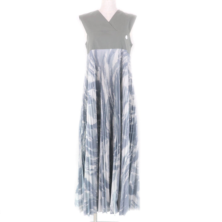 Pristine MONCLER GENIUS 4×HYKE one piece ABITO, long length, Pleated Gray 38
