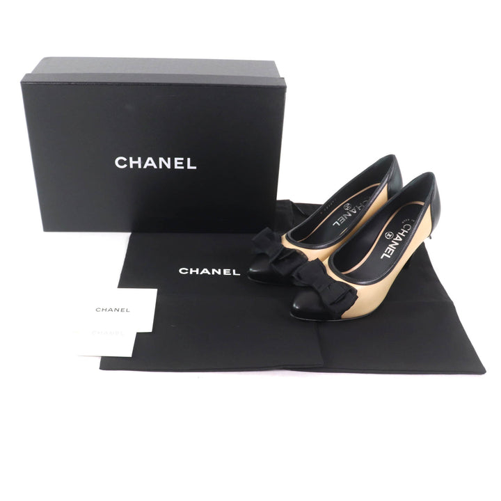 Pristine CHANEL pumps COCO MarkMetal Beige black leather 35.5 17P G32397