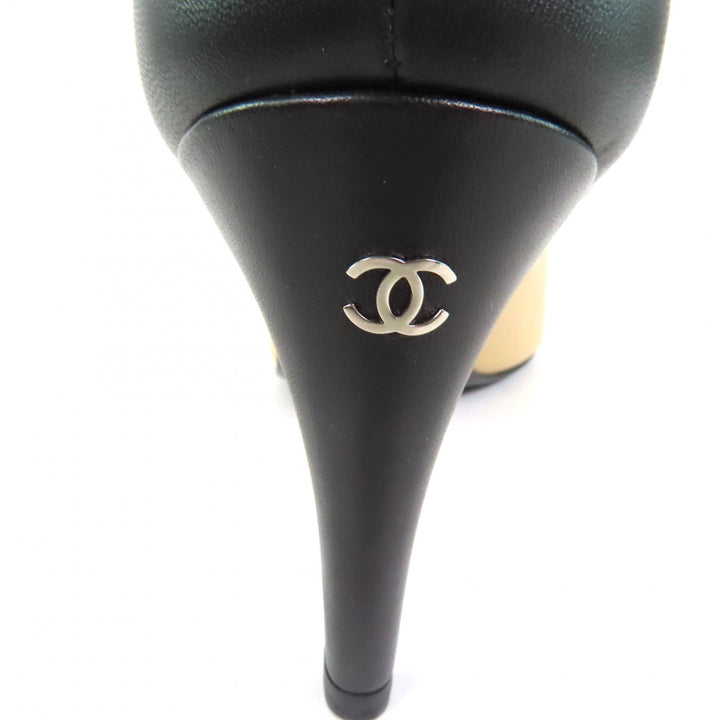 Pristine CHANEL pumps COCO MarkMetal Beige black leather 35.5 17P G32397