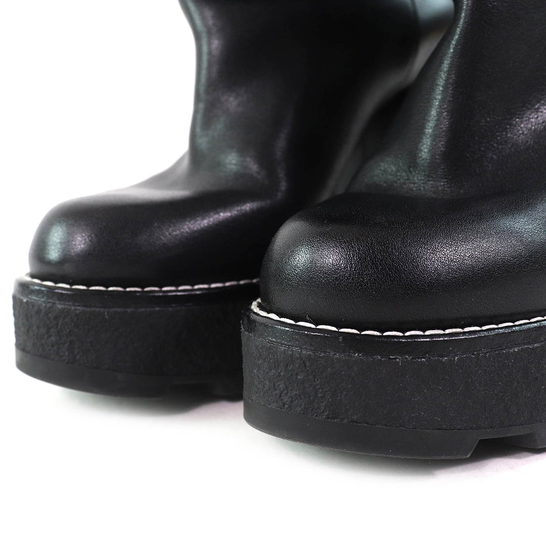 Great LOUIS VUITTON short boots LV logo Metal back zip leather shearling Women