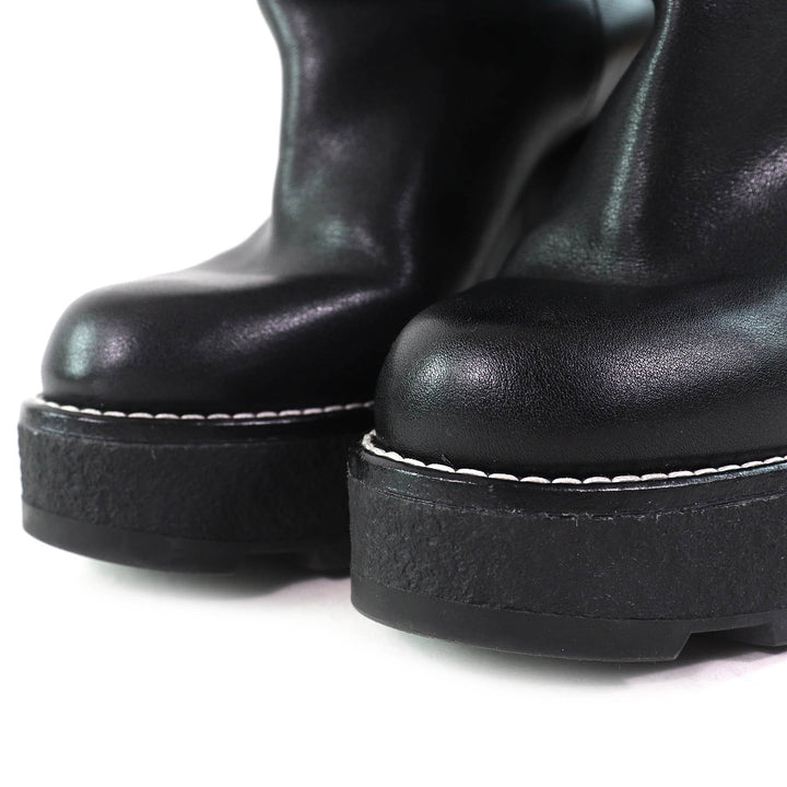 Great LOUIS VUITTON short boots LV logo Metal back zip leather shearling Women