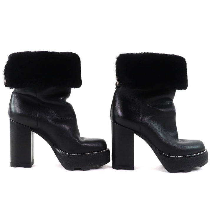 Great LOUIS VUITTON short boots LV logo Metal back zip leather shearling Women