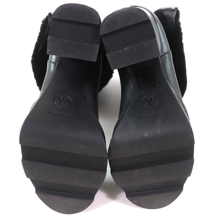Great LOUIS VUITTON short boots LV logo Metal back zip leather shearling Women 36.5