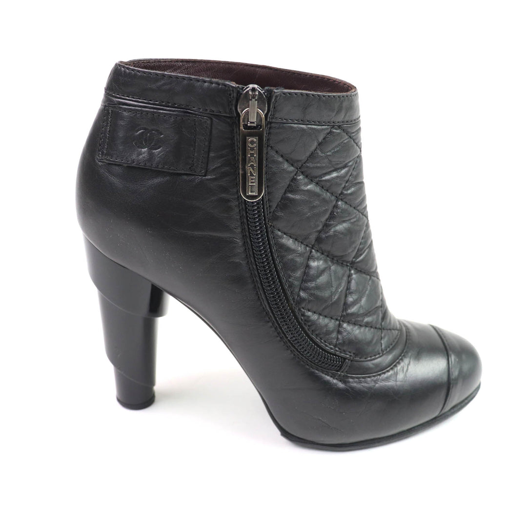 Great CHANEL Ankle boots black leather Women 36 G26164