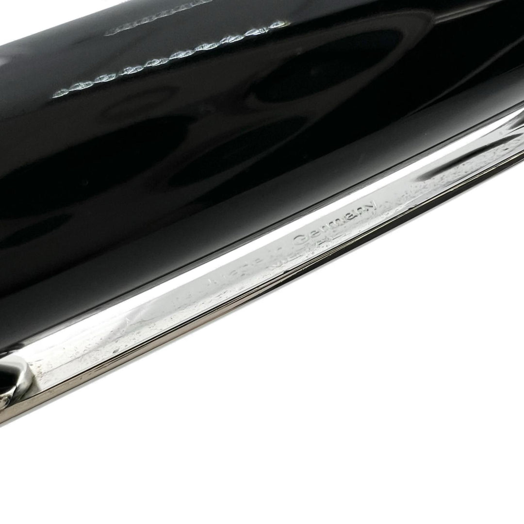 Very Good MONTBLANC Ballpoint pen Meisterstück Classic white star black mens