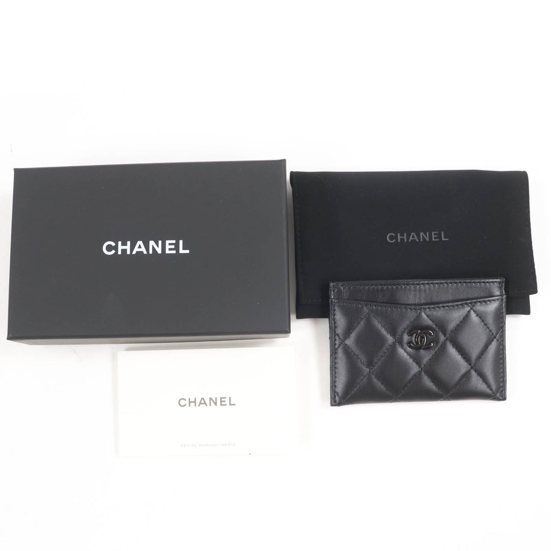 Excellent CHANEL Card Case Matrasse COCO Mark black lambskin Women AP4472