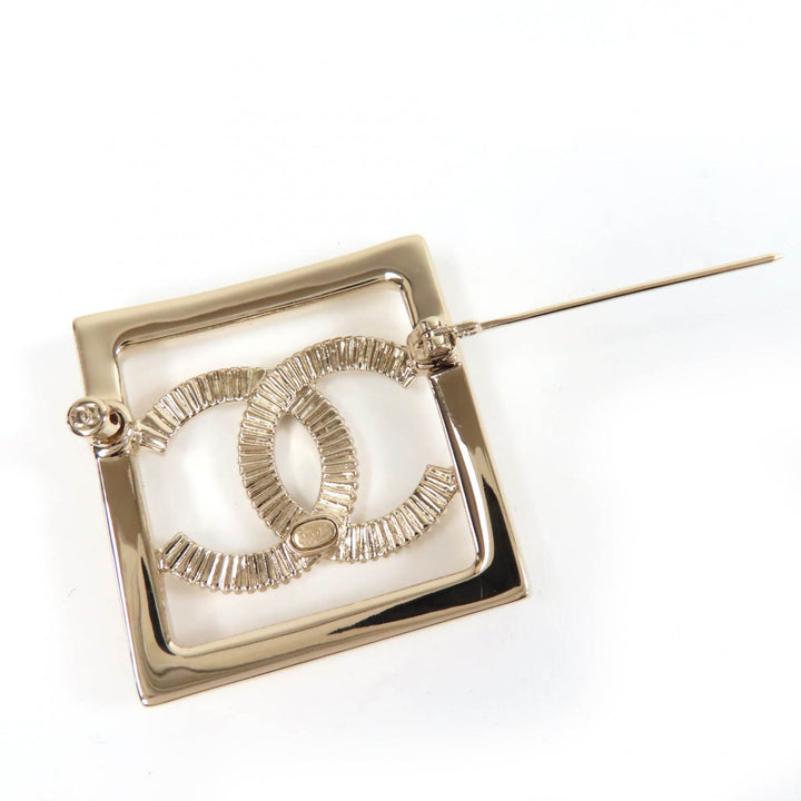 Excellent CHANEL Brooch COCO Mark rhinestone gold Women A23P