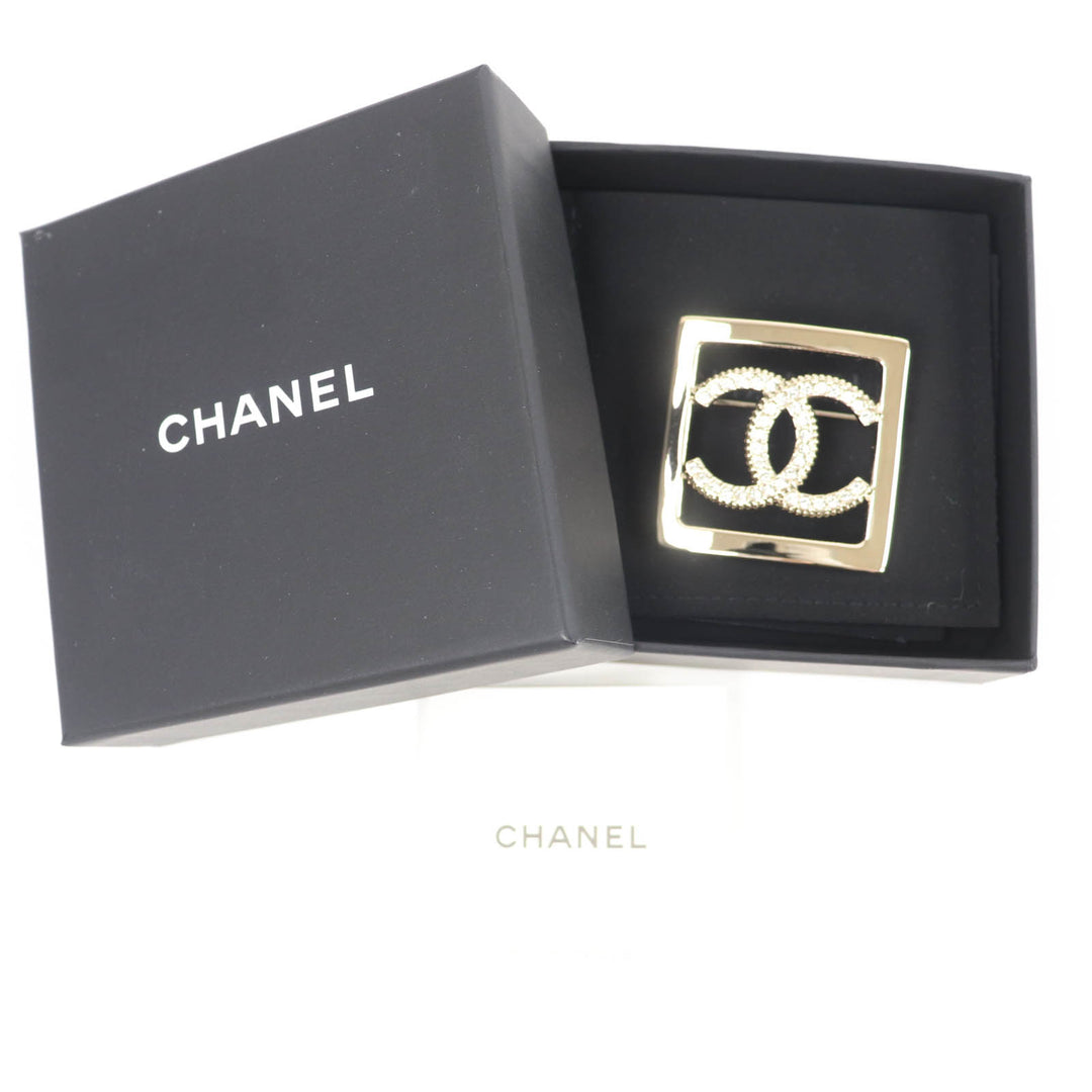 Excellent CHANEL Brooch COCO Mark rhinestone gold Women A23P