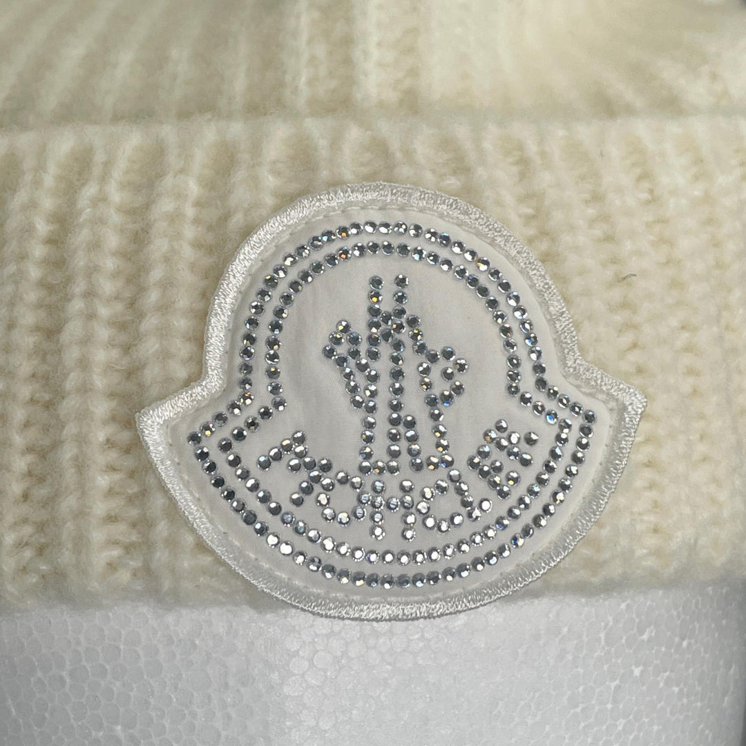 Excellent MONCLER Knit cap BERRETTO With logo emblem white wool J20933B00072