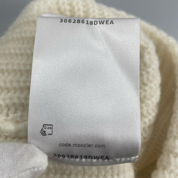 Excellent MONCLER Knit cap BERRETTO With logo emblem white wool Women J20933B00072