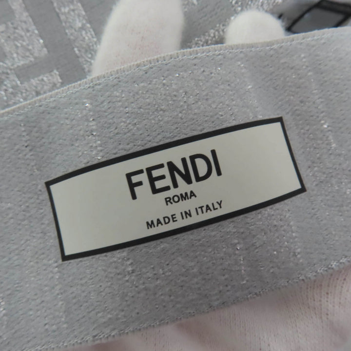新品 FENDI トップス ズッカ柄 FFロゴ タンクトップ シルバー ナイロン レディース 40 FAF119