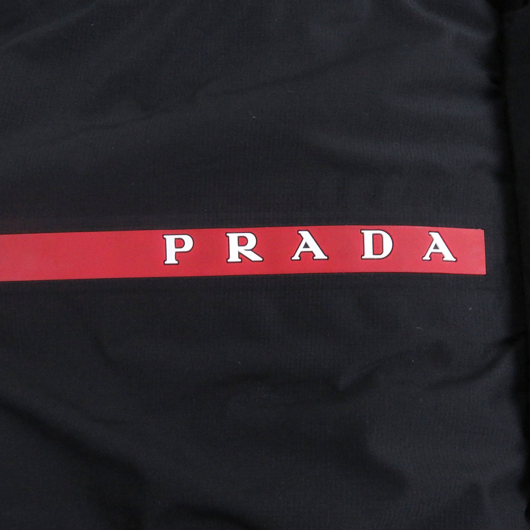 素晴らしい PRADA ダウンベスト フード付き ブラックシリーズ リサイクルポリエステル メンズ M