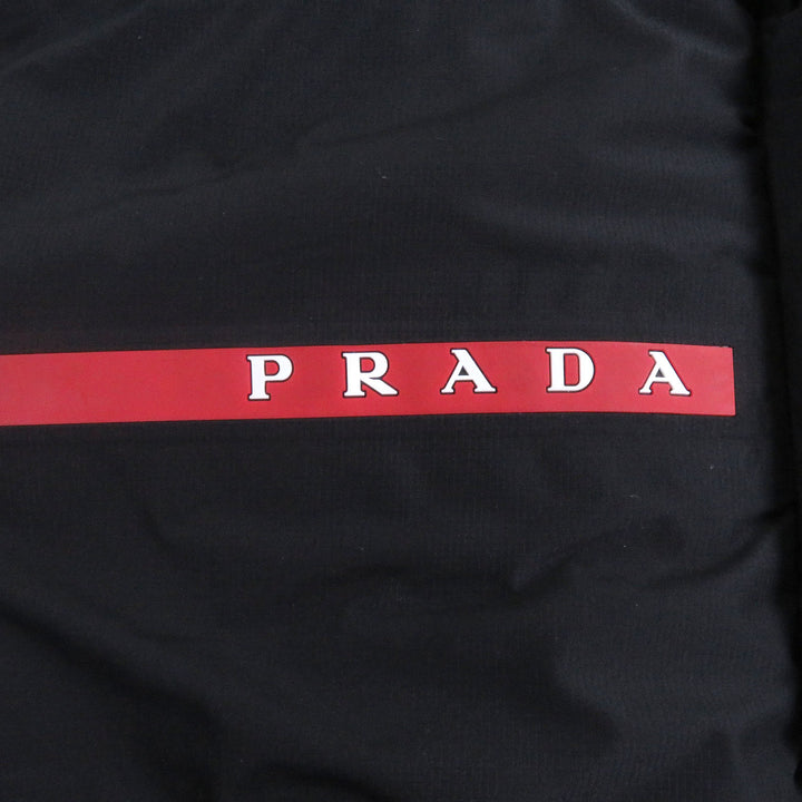 素晴らしい PRADA ダウンベスト フード付き ブラックシリーズ リサイクルポリエステル メンズ M