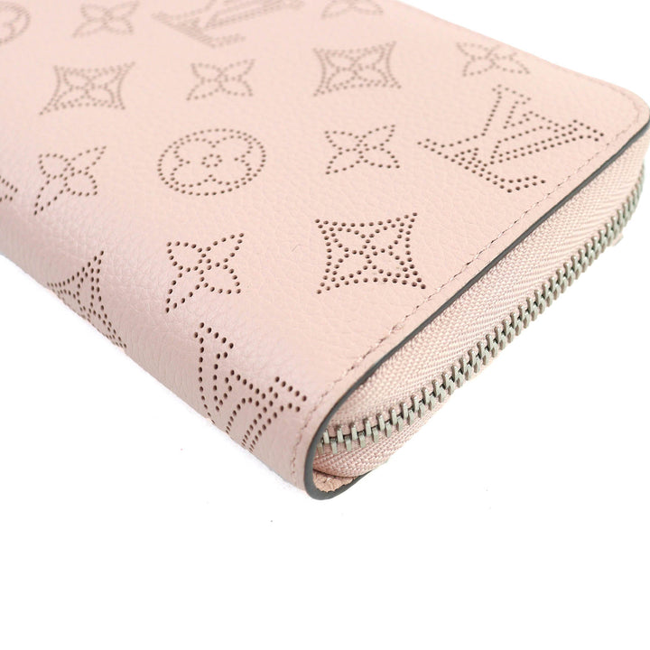 Excellent LOUIS VUITTON Purse Mahina Monogram Zippy Wallet Magnolia leather
