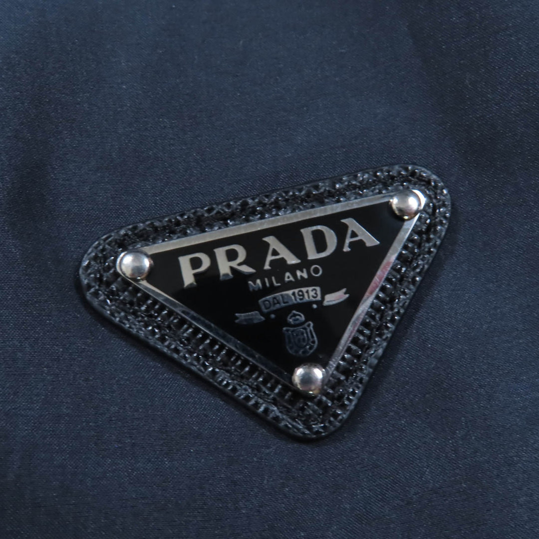 優れたPRADAショートパンツ トライアングル ロゴ付き ブラック シルク レディース 38 P218G