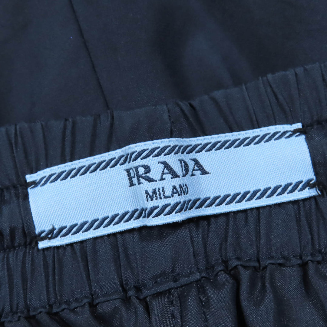 優れたPRADAショートパンツ トライアングル ロゴ付き ブラック シルク レディース 38 P218G