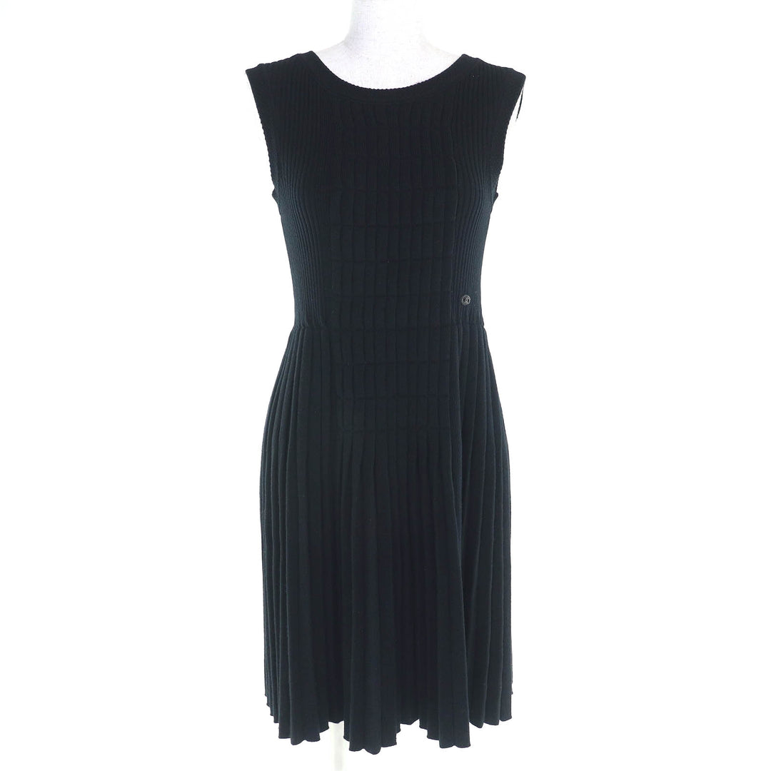 Great CHANEL one piece COCO MarkMetal Sleeveless Knit black wool 34 P31446 07A