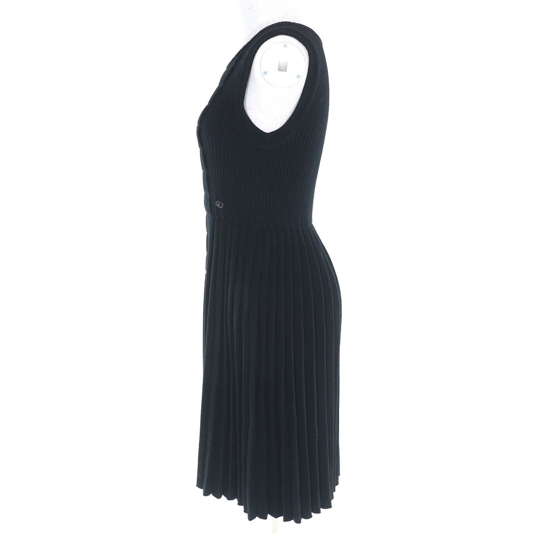 Great CHANEL one piece COCO MarkMetal Sleeveless Knit black wool 34 P31446 07A