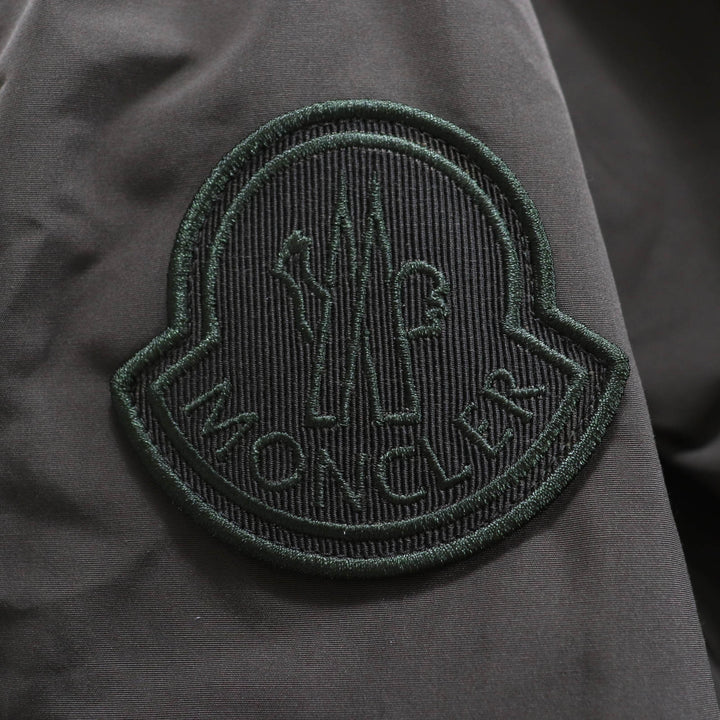 素晴らしい MONCLER ダウンジャケット IRUS カーキ ポリエステル レディース