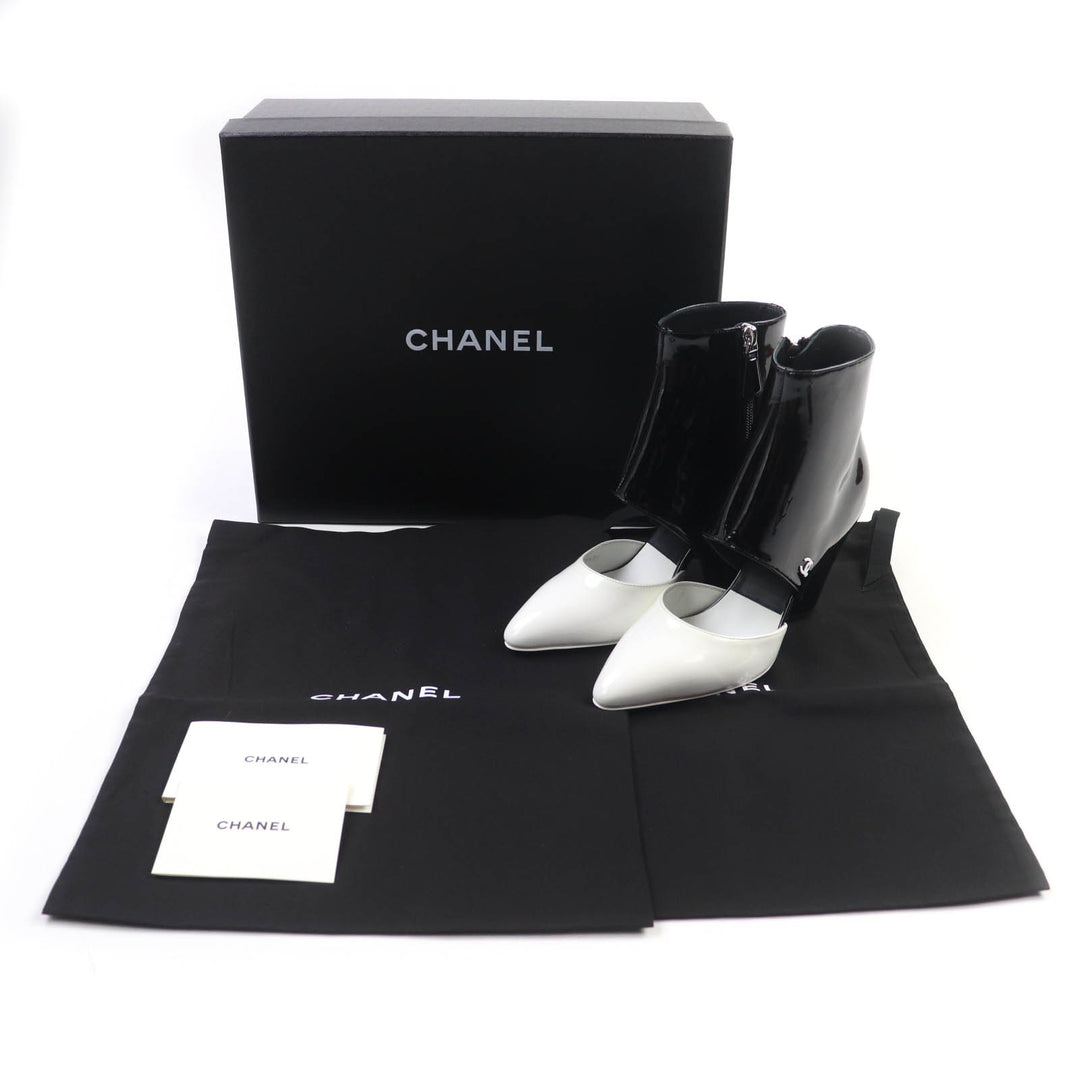 Pristine CHANEL Ankle boots COCO Mark Black White Patent leather Women 35 G35430