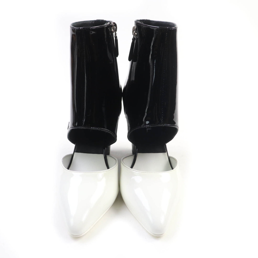 Pristine CHANEL Ankle boots COCO Mark Black White Patent leather Women 35 G35430