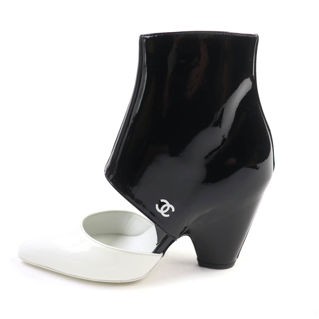 Pristine CHANEL Ankle boots COCO Mark Black White Patent leather Women 35 G35430