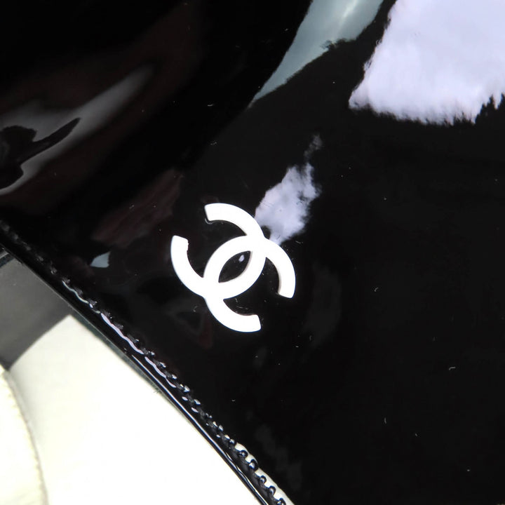 Pristine CHANEL Ankle boots COCO Mark Black White Patent leather Women 35 G35430