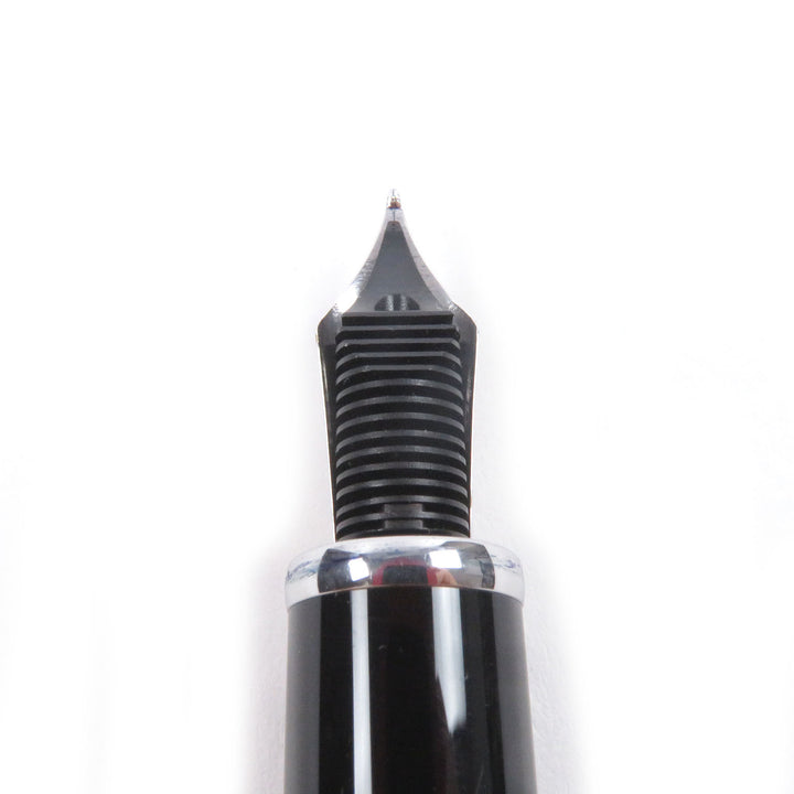 Very Good MONTBLANC fountain pen Writers Series 2008 George