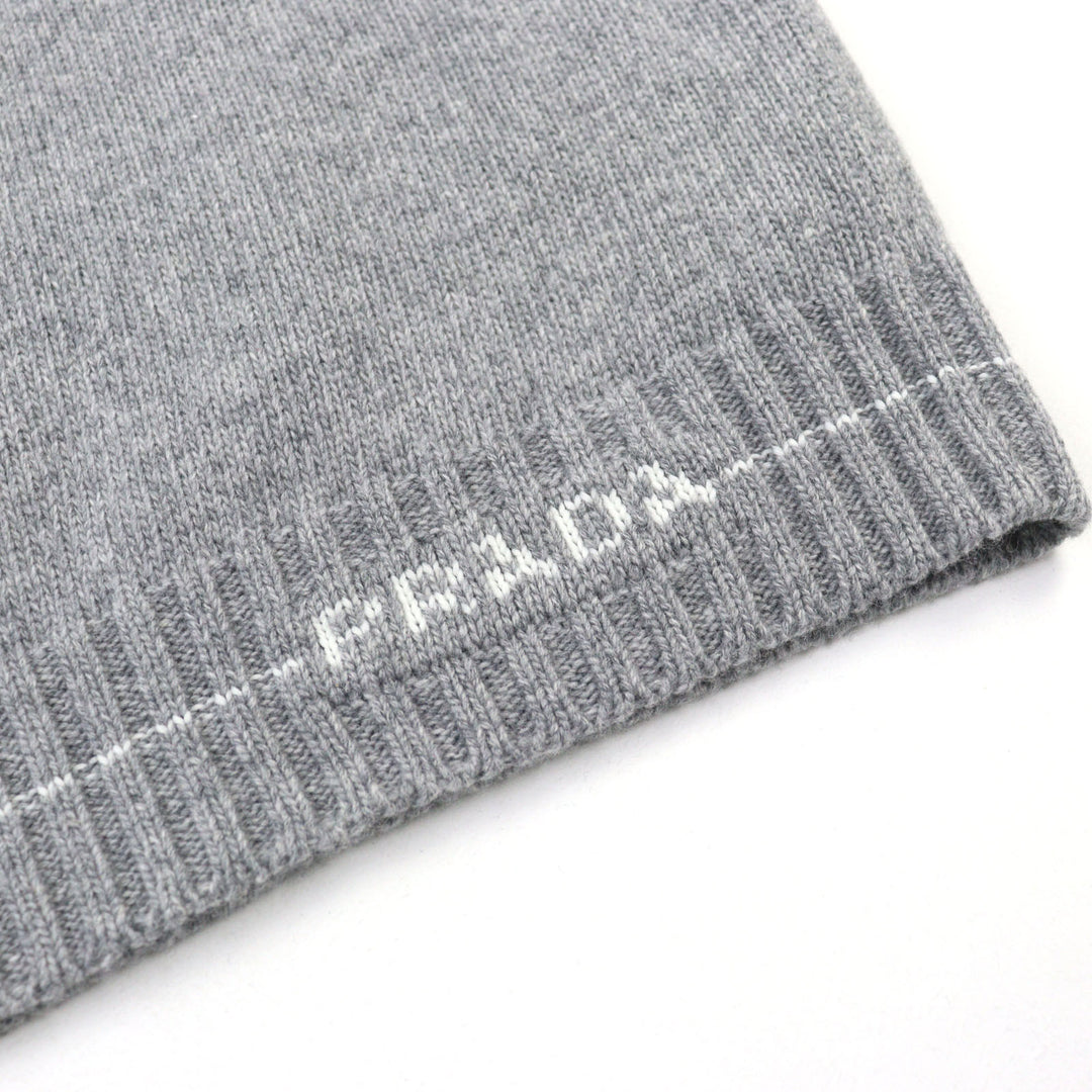 素晴らしいPRADAニット 刺繍ロゴ クルーネック グレー バージンウール カシミア メンズ 42 P24M2A