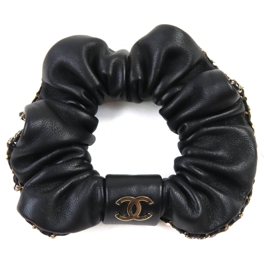 Great CHANEL hair accessory COCO Mark Chain Leather Scrunchie HairClip black Women A22