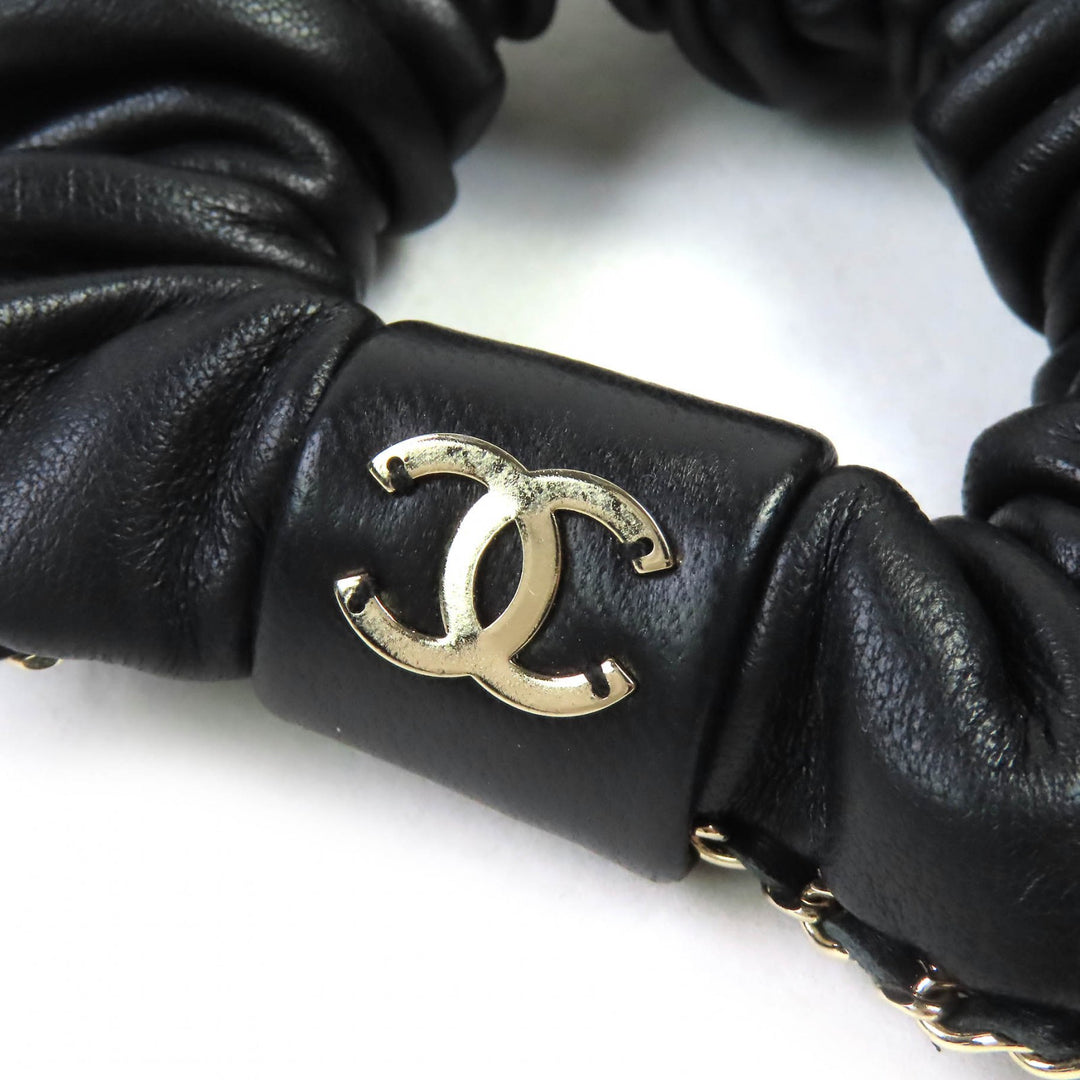 Great CHANEL hair accessory COCO Mark Chain Leather Scrunchie HairClip black Women A22