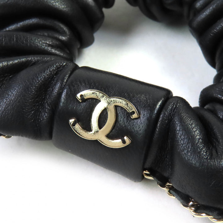 Great CHANEL hair accessory COCO Mark Chain Leather Scrunchie HairClip black Women A22