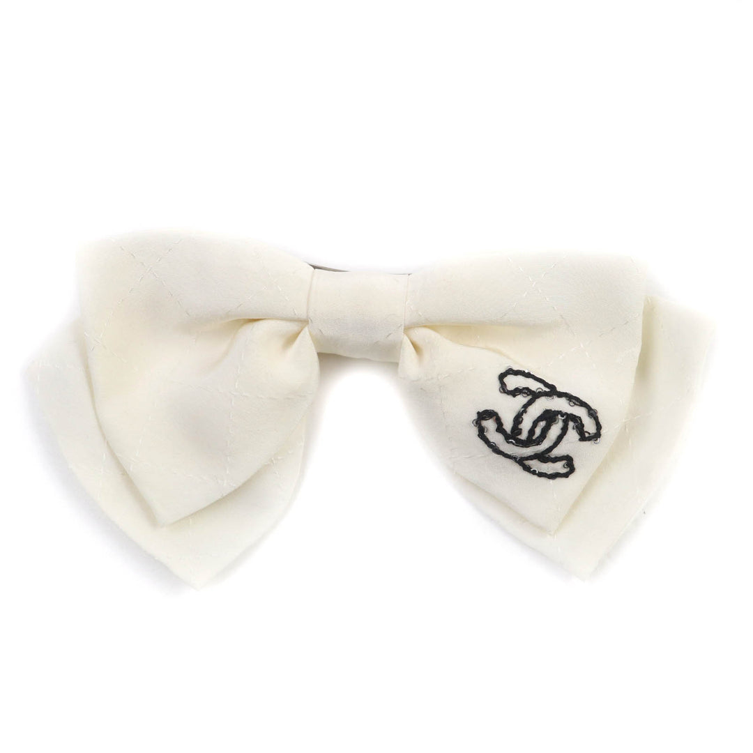 Great CHANEL hair accessory Ribbon barrette white silk Women 25C AAA730
