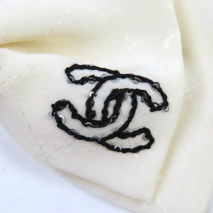 Great CHANEL hair accessory Ribbon barrette white silk Women 25C AAA730