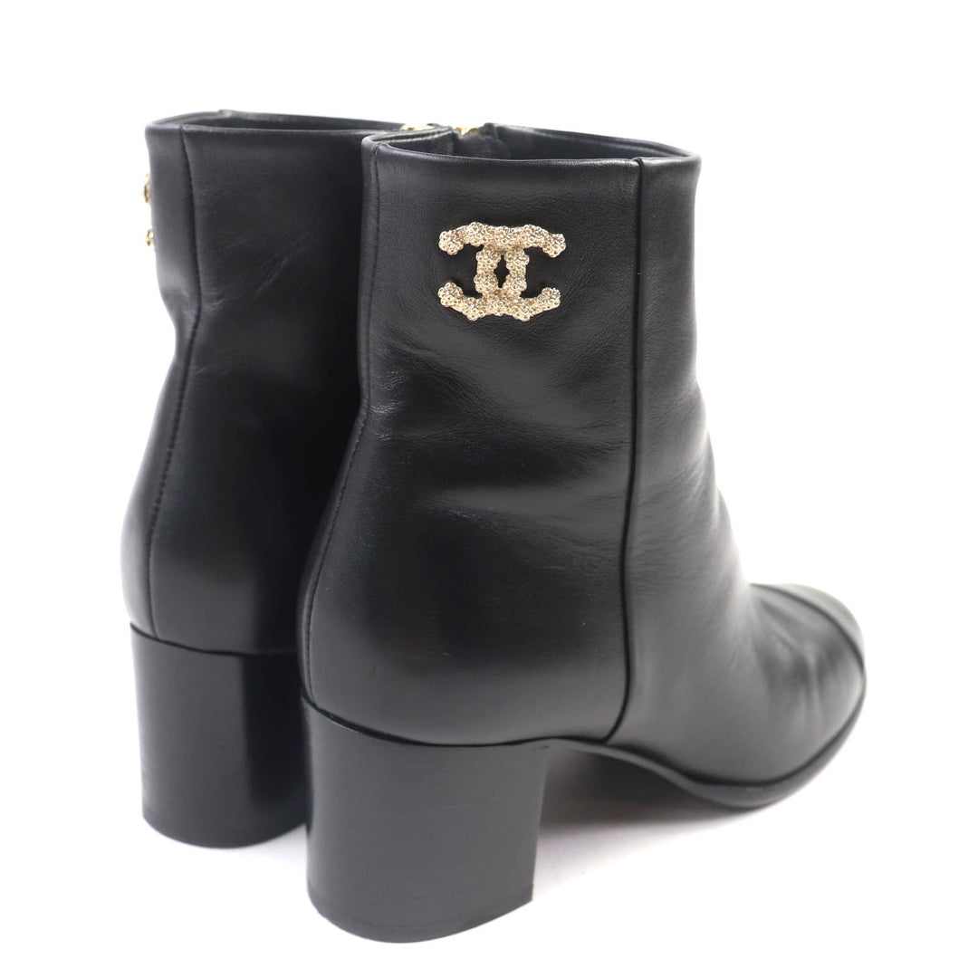 素晴らしい CHANEL ショートブーツ ブラック レザー レディース 35.5 G36307