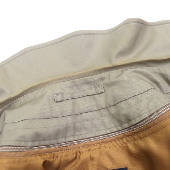 Very Good Burberrys coat 100% wool liner with hidden placket khaki cotton mens