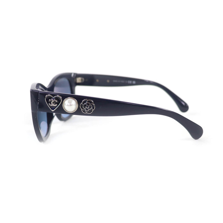 Excellent CHANEL sunglasses Navy Women 5478-A