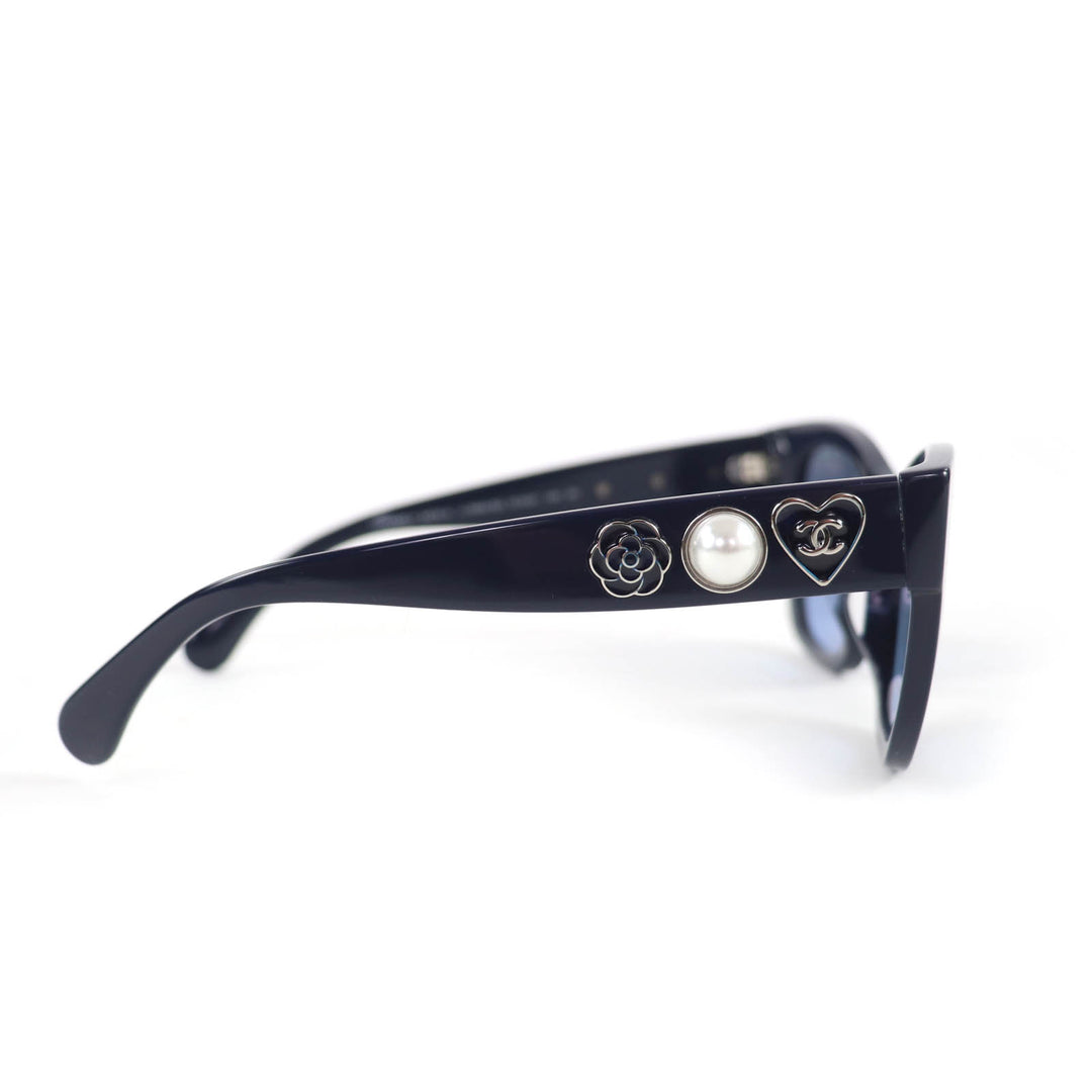 Excellent CHANEL sunglasses Navy Women 5478-A