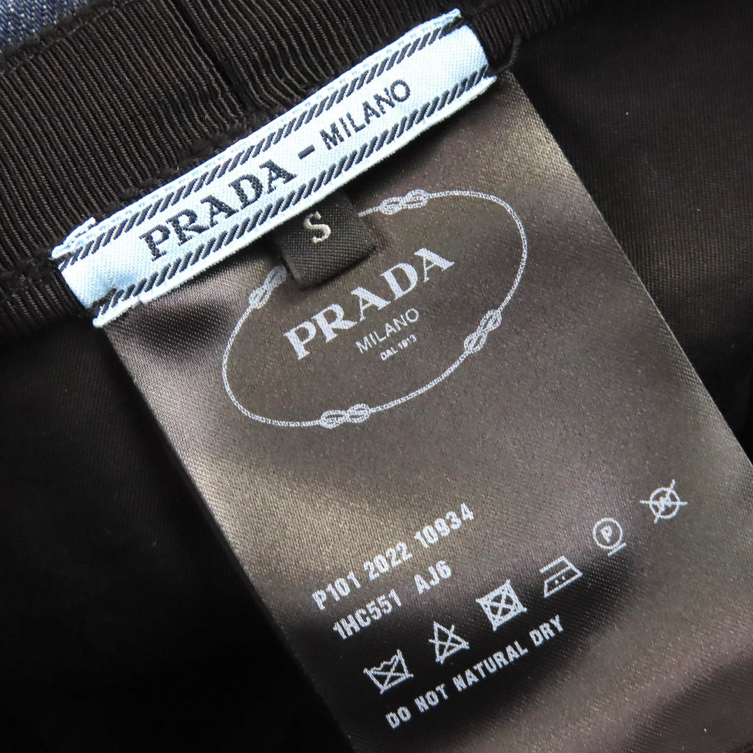 素晴らしいPRADAキャスケット三角ロゴ三角プレートデニムインディゴブルー1HC551