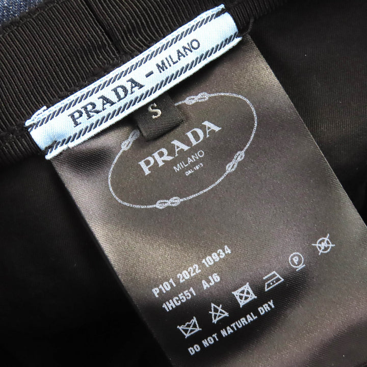 素晴らしいPRADAキャスケット三角ロゴ三角プレートデニムインディゴブルー1HC551